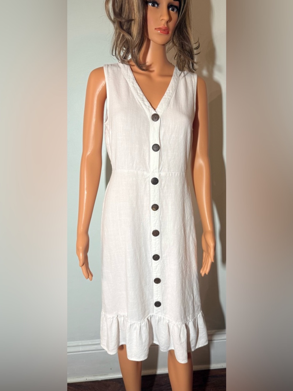 Monteau Los Angeles linen blend dress. Faux Buttons down w/ruffled hem. Sz.L